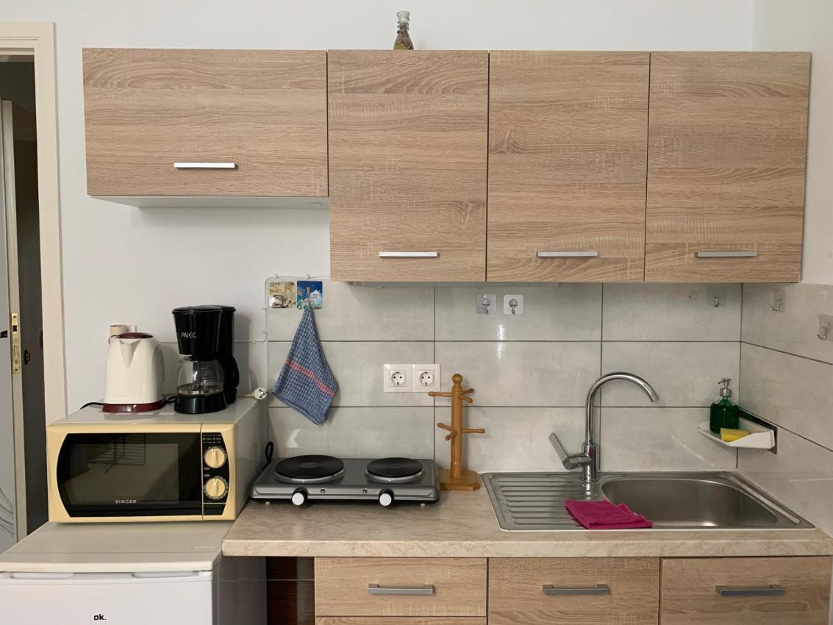 Holodek Apartments Ground & Semibasement Atenas Exterior foto